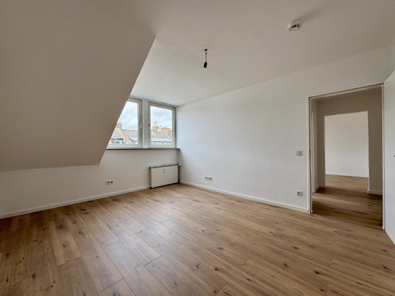 Schlafen D�sseldorf - D�sseltal Dachgeschosswohnung �ber den D�chern von D�sseltal - diese Wohnung hat mehr drauf, als man denkt!