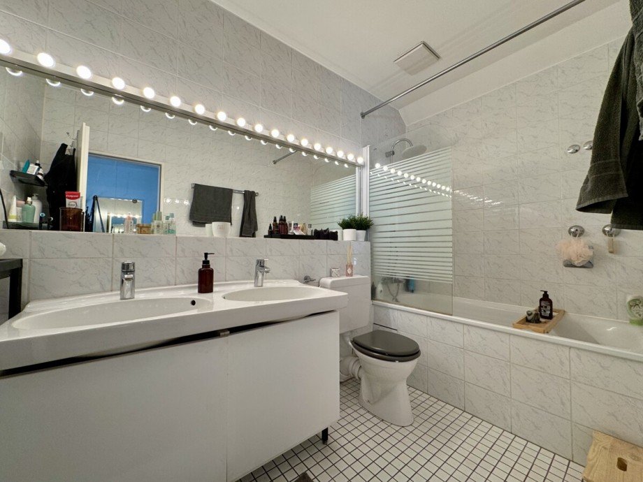 Bad Dachgeschosswohnung D�sseldorf