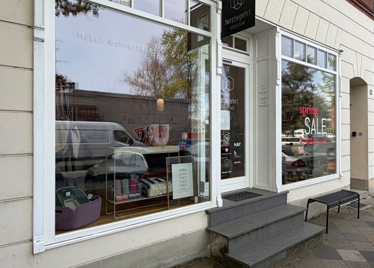 Aussenansicht D�sseldorf - Niederkassel Ladenlokal Altbau-Charme trifft auf moderne Gesch�ftsideen!