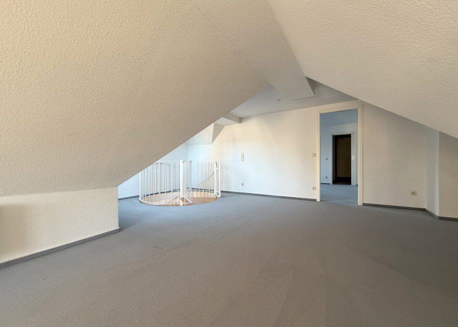 4.OG - Galerie Maisonettewohnung D�sseldorf
