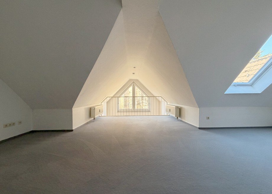 4.OG - Galerie Maisonettewohnung D�sseldorf