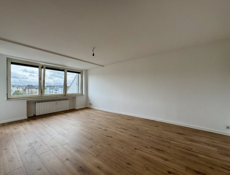 Wohnen D�sseldorf - D�sseltal Dachgeschosswohnung Attraktive Dachgeschosswohnung mit viel Raum und Balkon in zentraler Lage