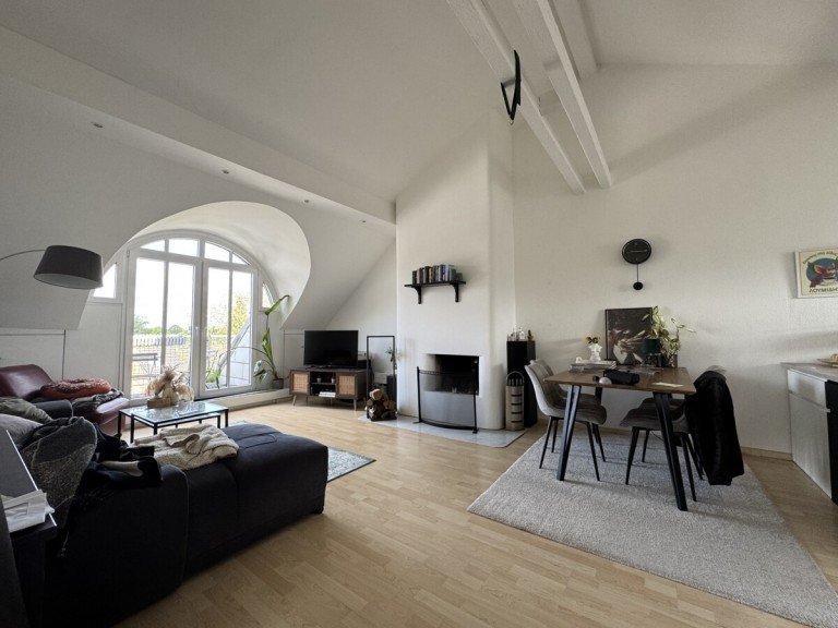 Hauptbild: Gro�z�giges Dachgeschoss in ruhiger Lage