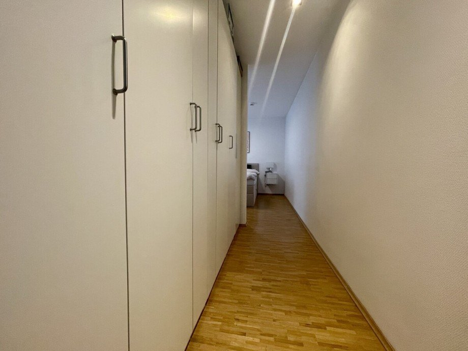 Schlafzimmer Kleiderschrank Souterrainwohnung D�sseldorf