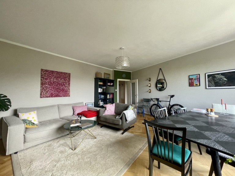 Wohnzimmer D�sseldorf - D�sseltal Dachgeschosswohnung Altbaucharme: 91m� in D�sseltal, 2 Zimmer inklusive Balkon